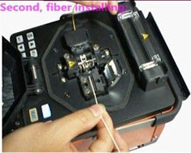 Instalacja światłowodu w uchwytach Instalacja światłowodu w uchwytach